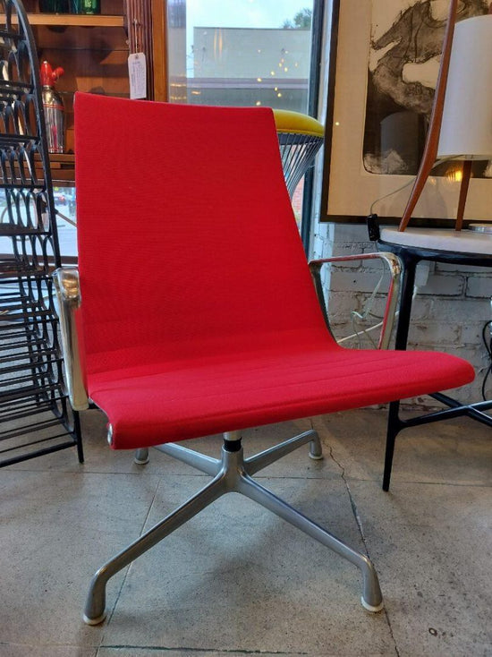 Herman Miller Eames Aluminum Group Lounge Chair Circa 1960&