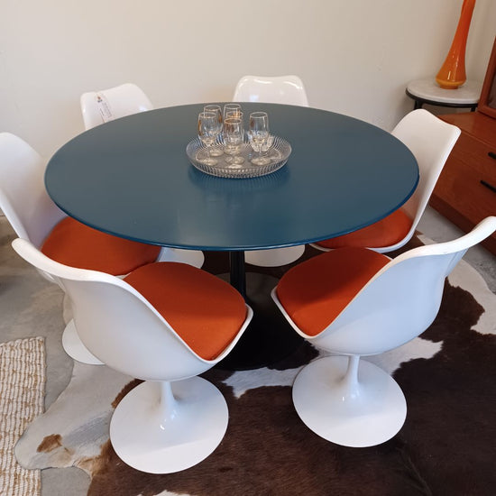 Crate & Barrel Tulip Style Dining Table. Teal Blue Top/ Black Base