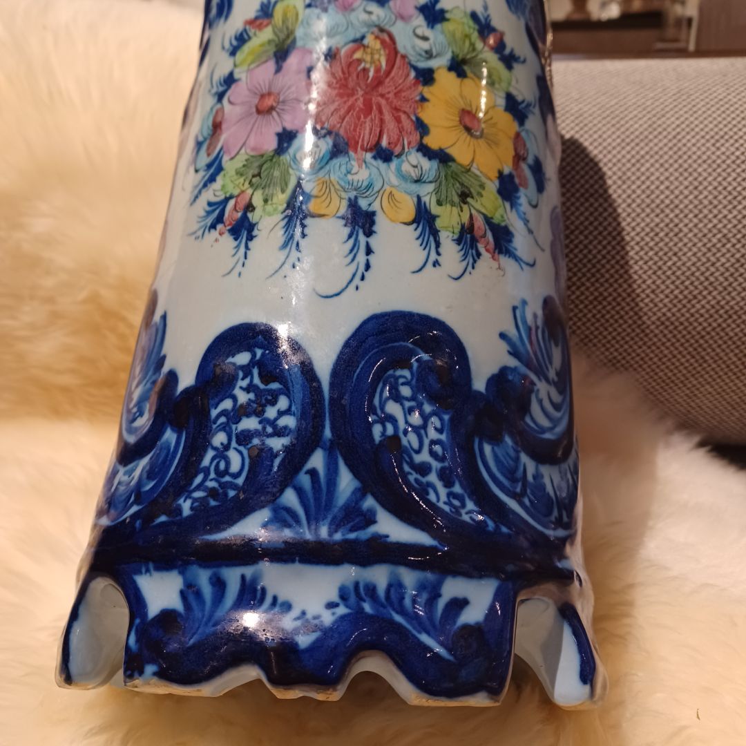 Beautiful hand painted umbrella holder or large vase.