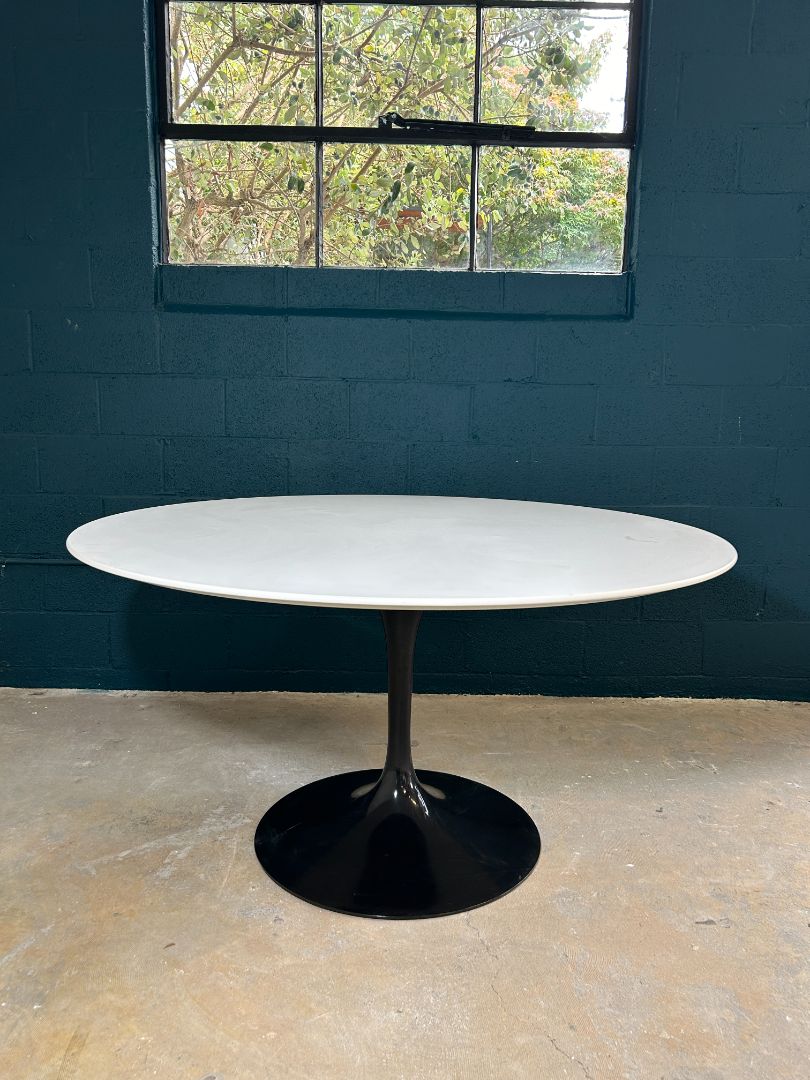 Original Saarinen Tulip Dining Table by Knoll