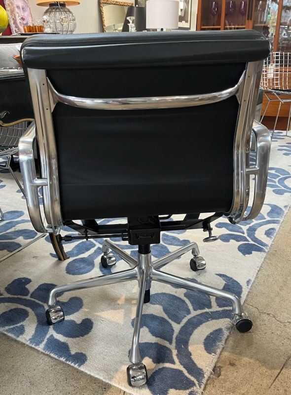 Eames Soft Pad Aluminum Group Chair, Management Height