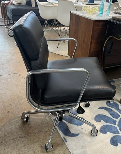 Eames Soft Pad Aluminum Group Chair, Management Height