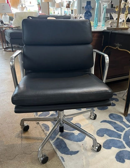 Eames Soft Pad Aluminum Group Chair, Management Height