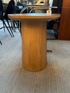 Wooden Round Pedestal Accent /Side Table