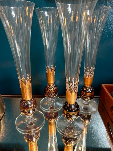 custom Set of 4 king and queen champagne flutes (4)