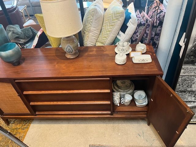 Lane Mid Century Walnut Rhythm Credenza