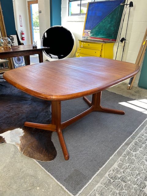 Dryrlund Expanding Table