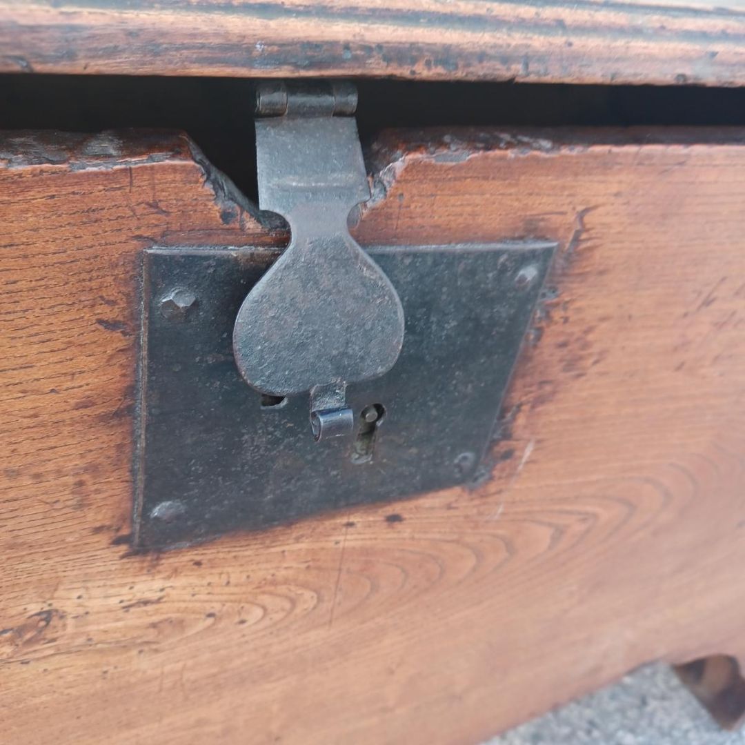 Antique Coffer, 6 Plank Sword Chest, English, Oak. 1650&