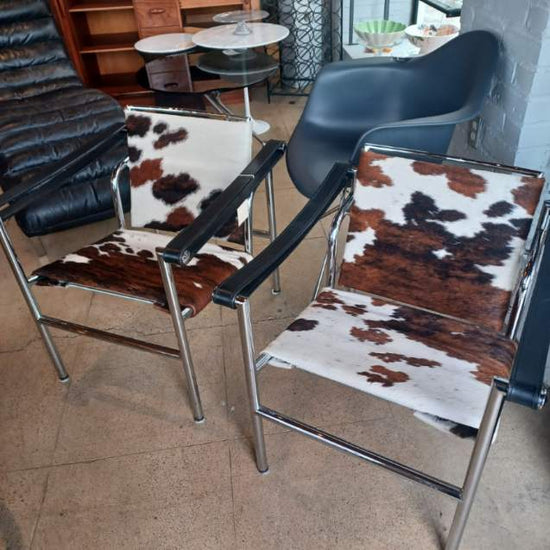 Le Corbusier Basculant LC1 Sling Style Chair Cowhide