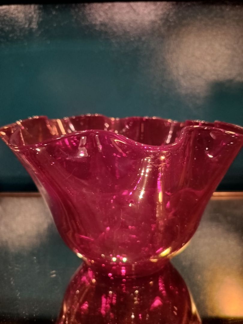 Red Ruffle Design Bowl / Vase