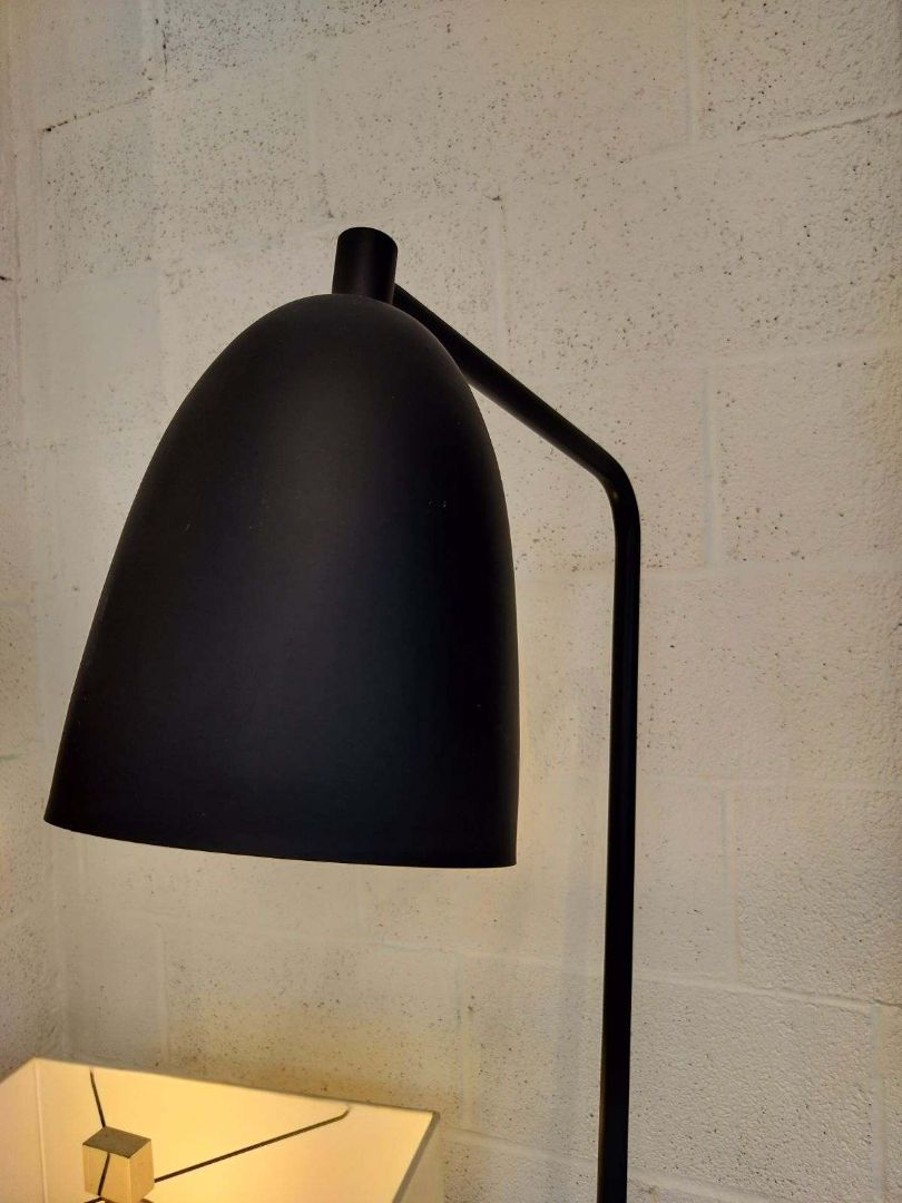 Grasshopper Floor Lamp in Black