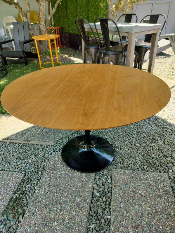 Tulip Style Table in Walnut Top &amp; Black Base