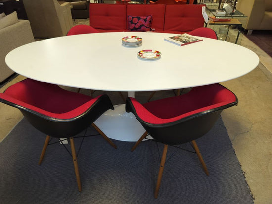 Knoll Saarinen Oval Dining Table