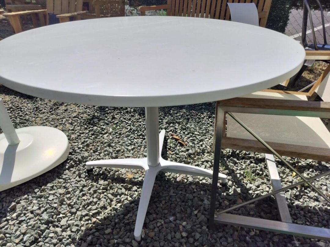 Patio Dinette Table with Cesar Stone 42&quot; Top