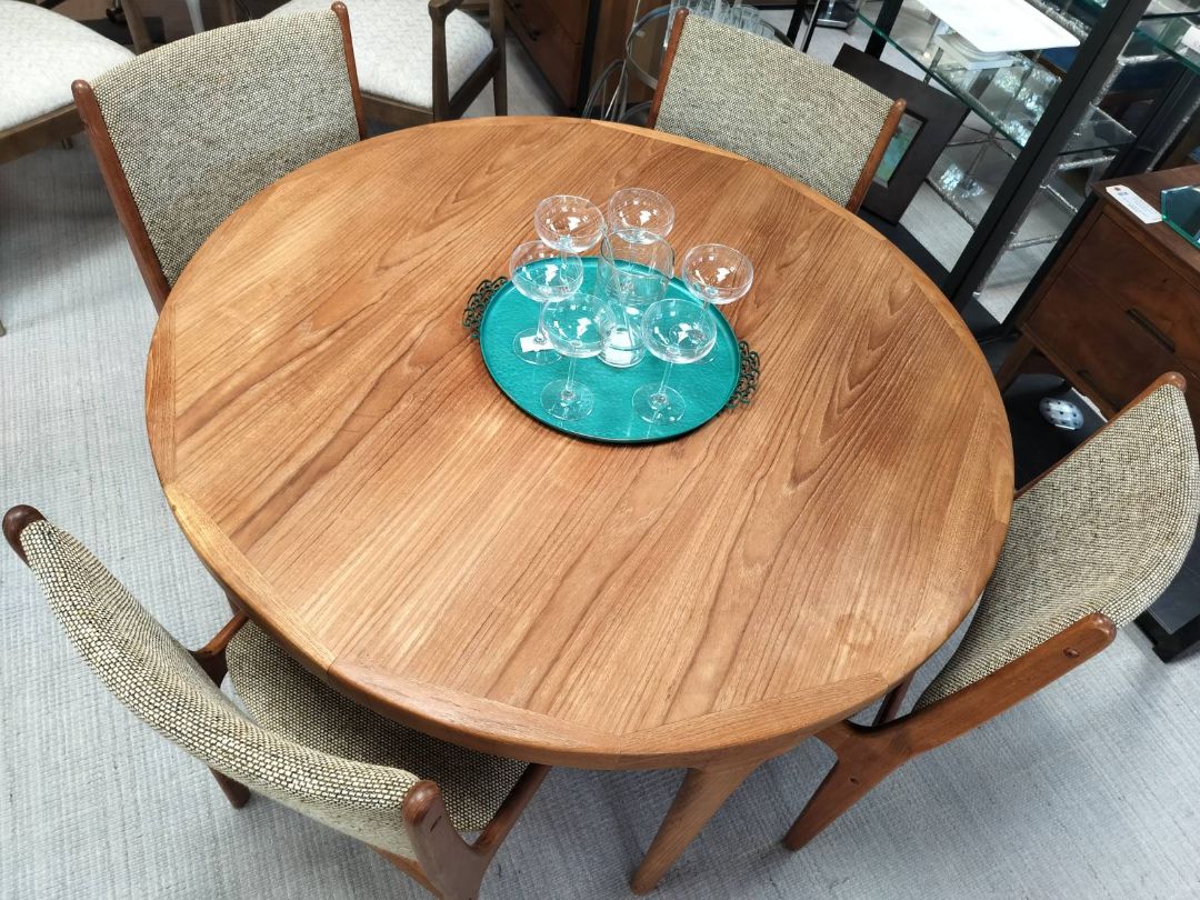 Faarup Møbelfabrik MCM Danish Circular Dining Table