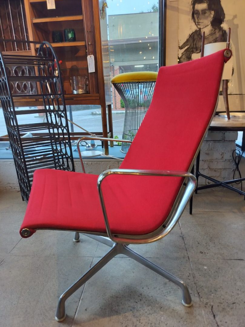 Herman Miller Eames Aluminum Group Lounge Chair Circa 1960&