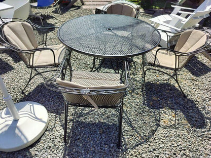 Woodard Patio Dining Set - 48&quot;Diam Table &amp; 4 Chairs SET