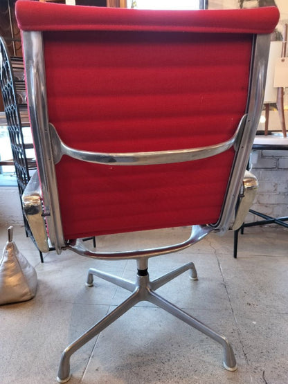 Herman Miller Eames Aluminum Group Lounge Chair Circa 1960&