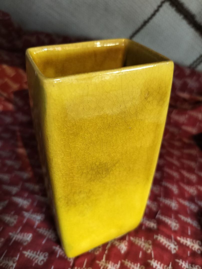 Beautiful Vintage Ceramic Crackle Design Yellow Vase