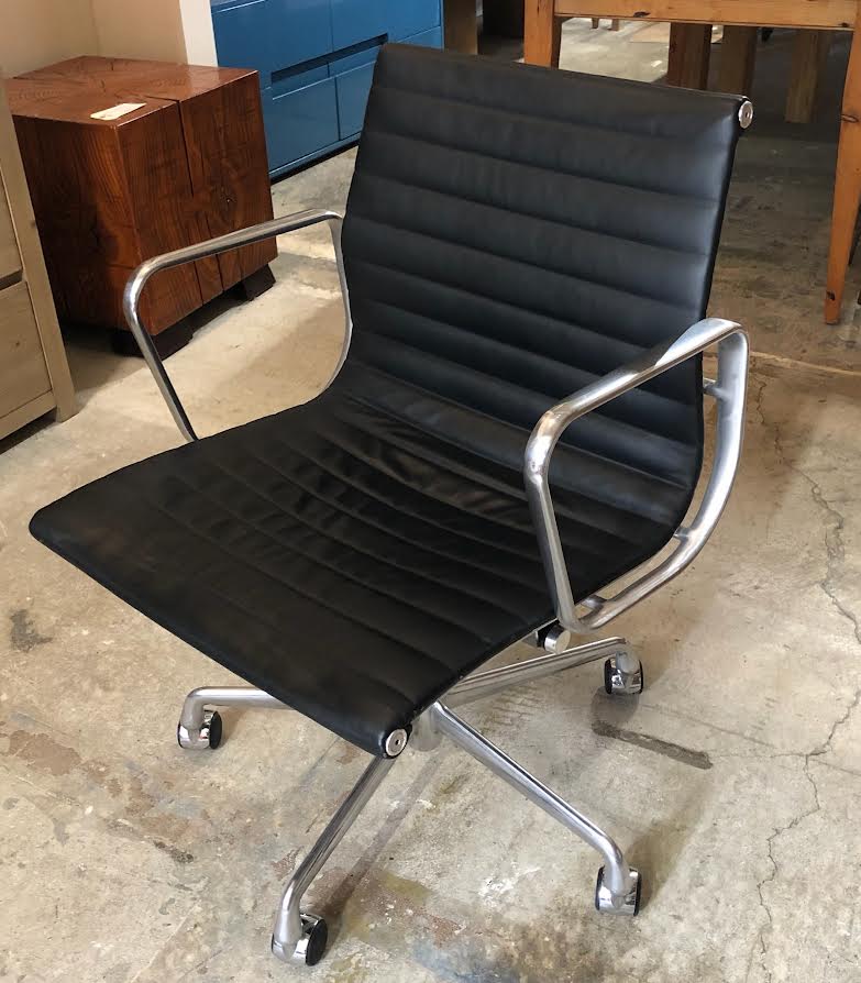 Eames Herman Miller EA335 Eames Aluminum Group Desk Chair