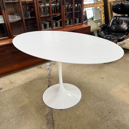 Rove Concept Oval Tulip Table